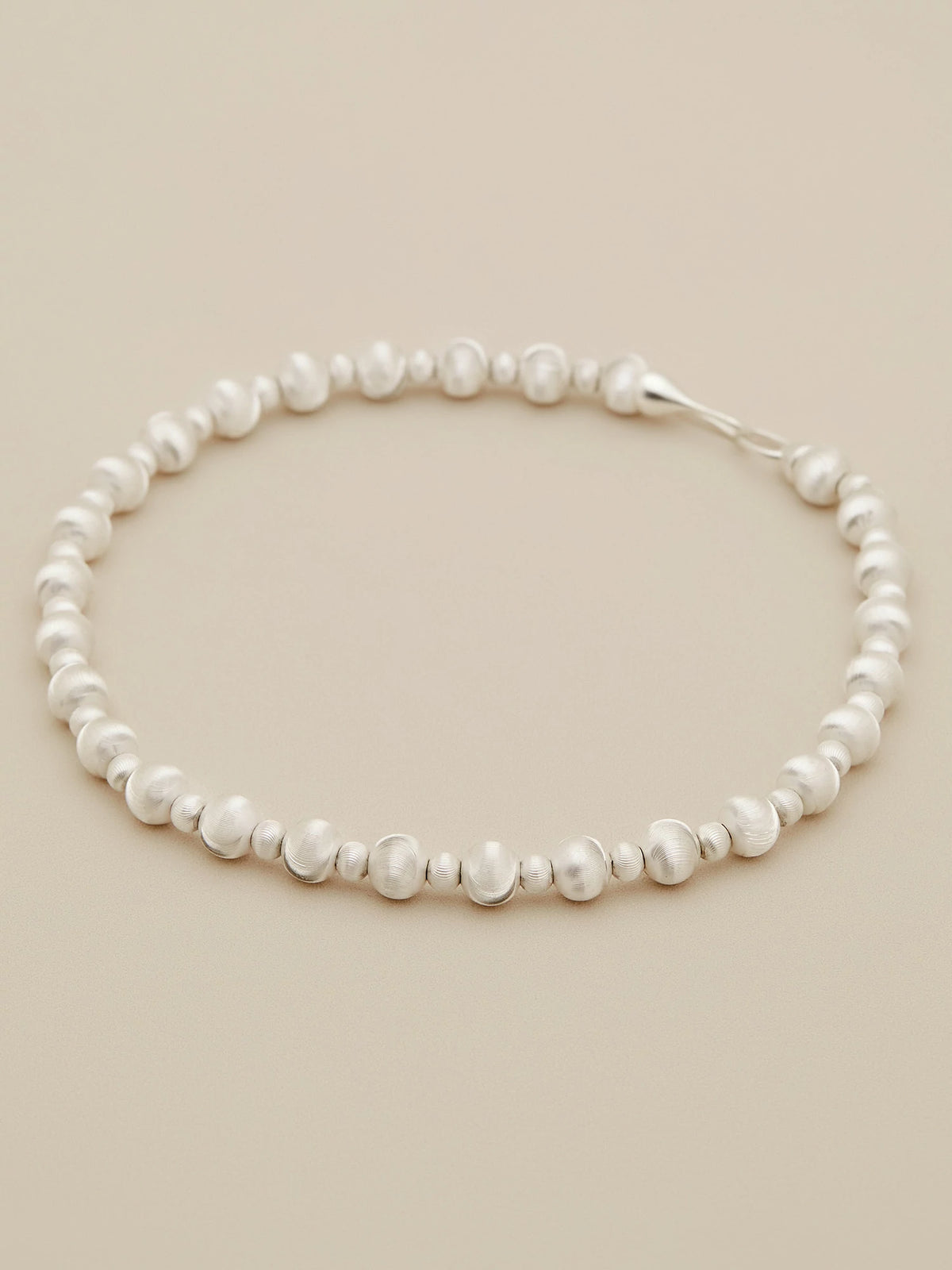 Amoretu Brushed Ball Bead Necklace