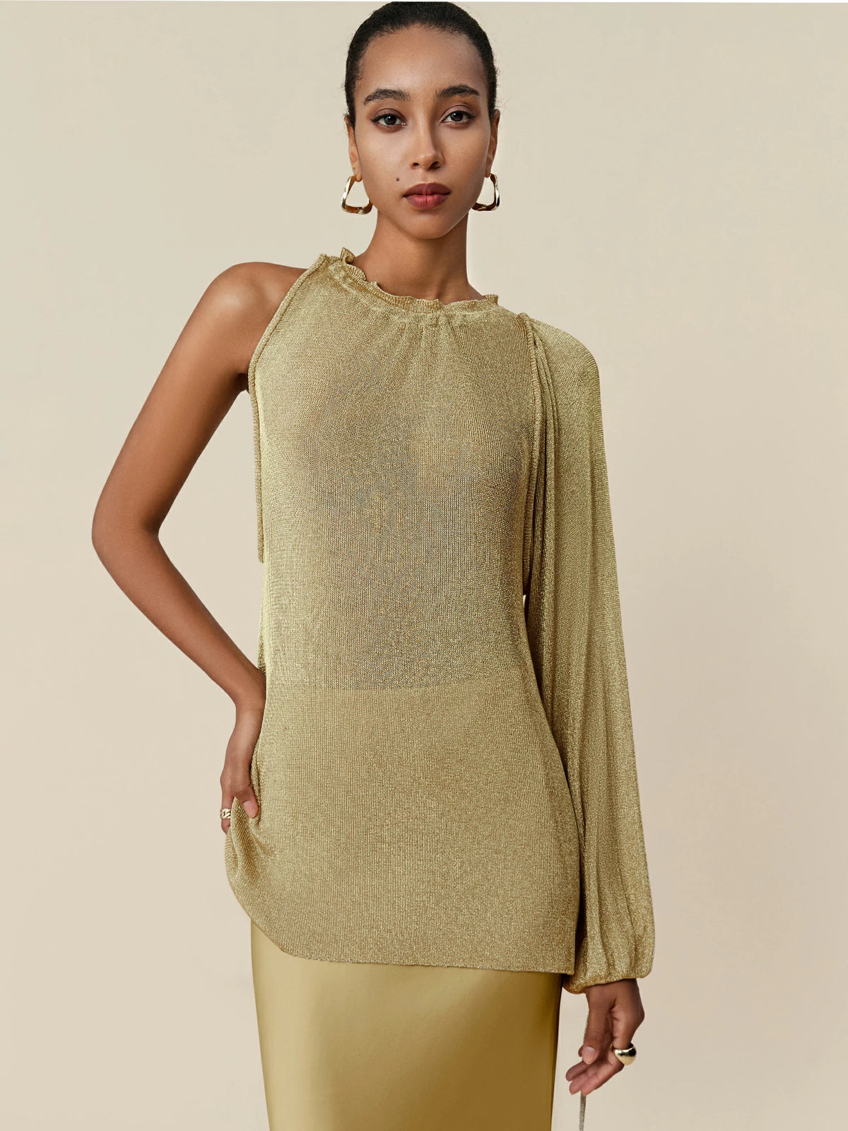 Amoretu Gold-Silver Yarn One-Shoulder Top